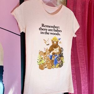 Smokey Bear Novelty T-Shirt Slim Fit Pale Pink Streetwear Graphic Women’s Medium